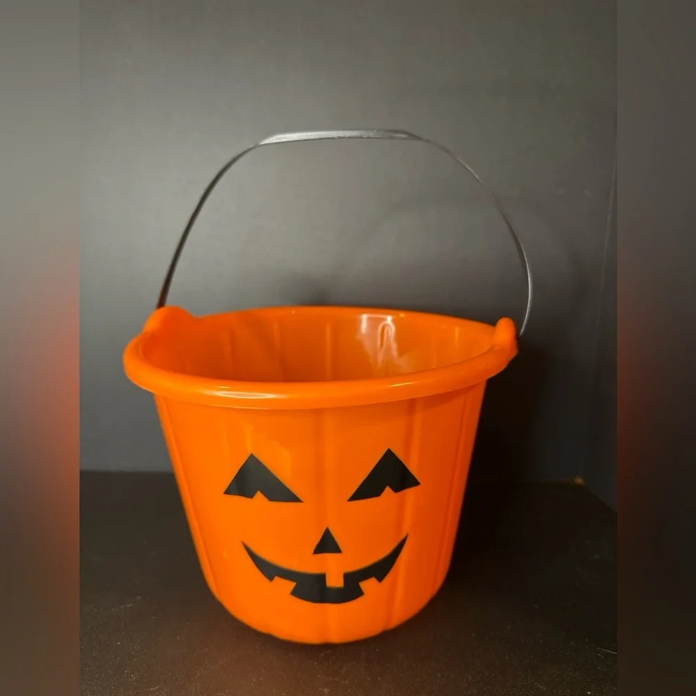 Vintage Style Plastic Pumpkin Trick‎ or Treat Bucket Jack O’Lantern Pail